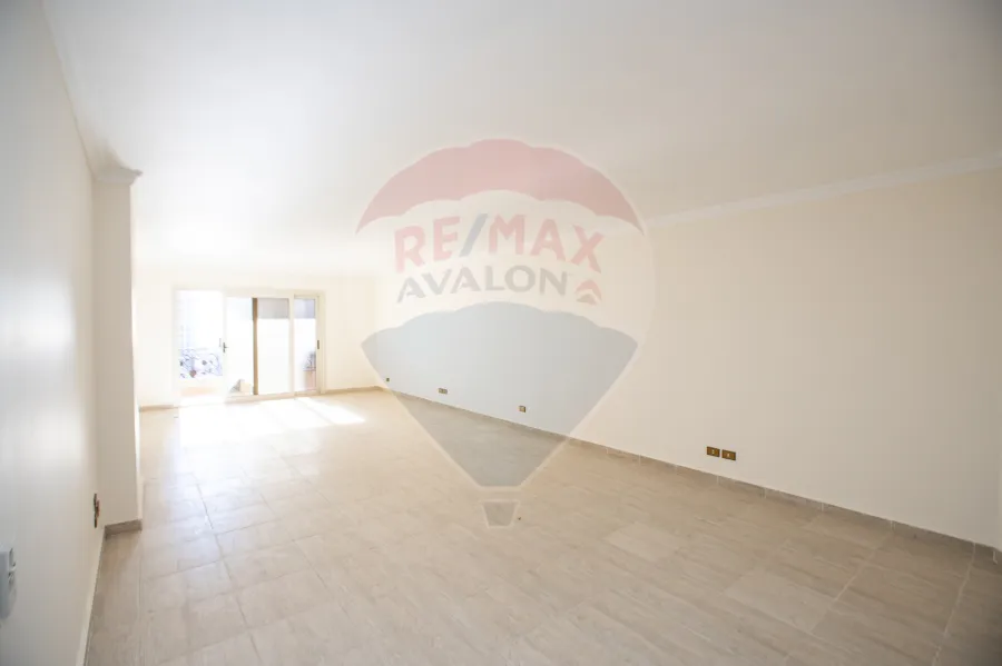 Apartment for rent 235 m Stanly (Directly on the sea )