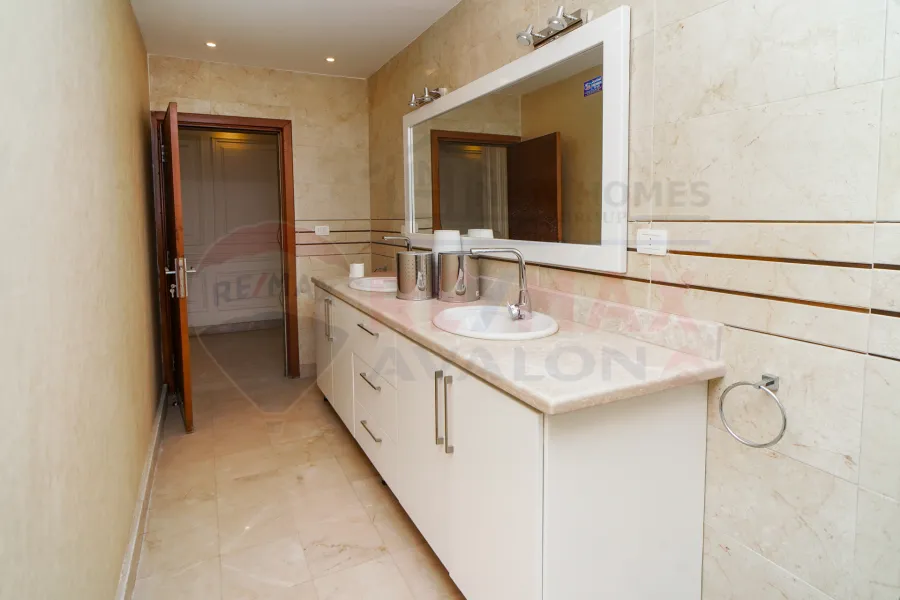 شقة للبيع 415 م المعادي  (كورنيش النيل مباشرة)