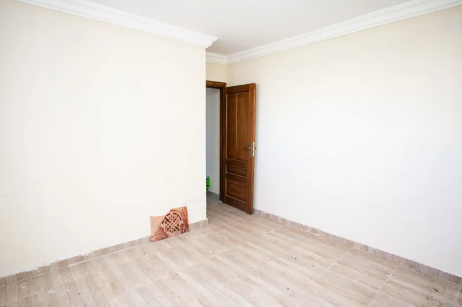 شقة للإيجار130م سبورتنج ( ش أحمد علام )