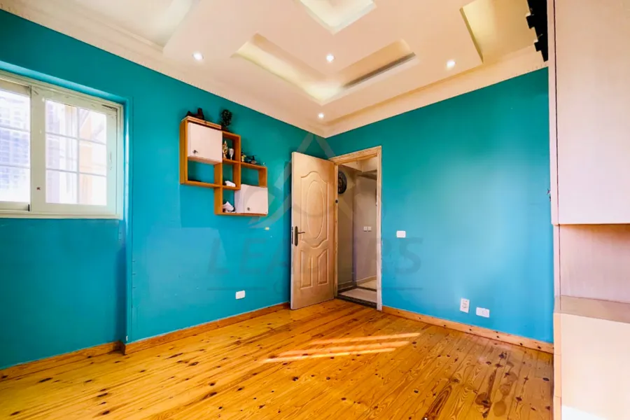 شقة للايجار 210 م سان ستيفانو (علي الترام مباشره)