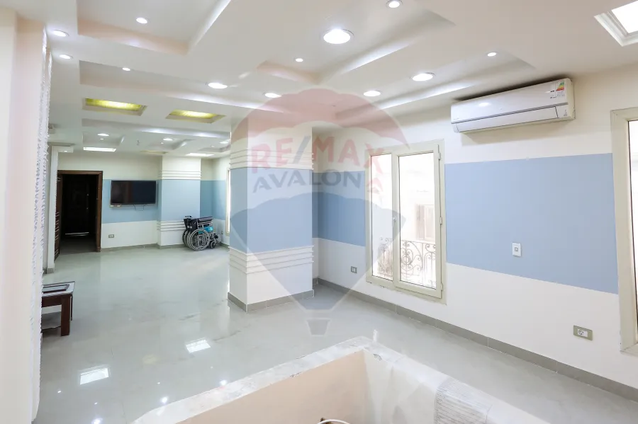 Administrative Unit Licensed for rent 360 m El Hadaya (steps from the El Hadaya tram)