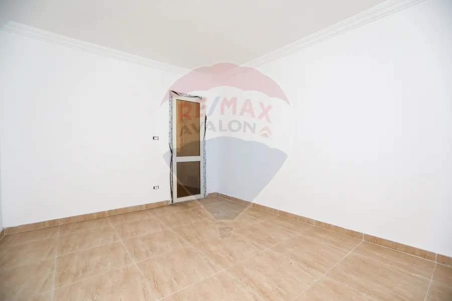 مقر إداري للبيع 140 م كفر عبده ( ش سكينة بنت الحسين)