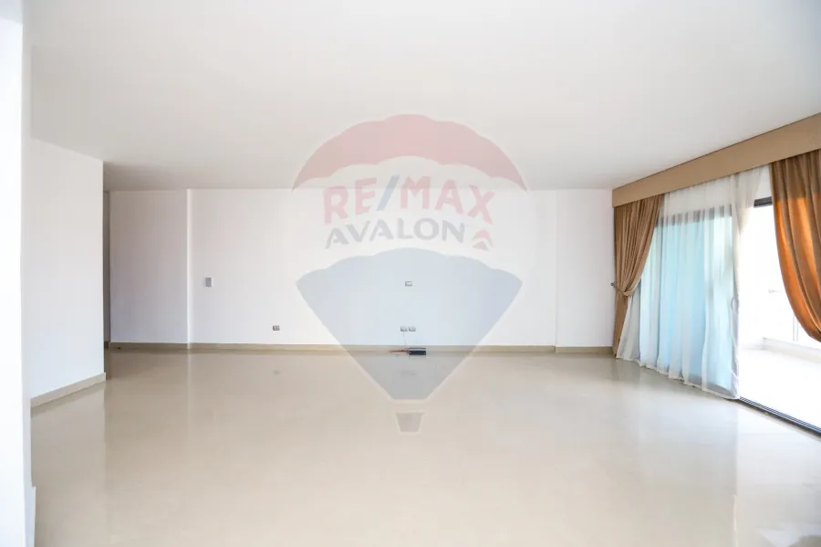 شقه للايجار 220 م  سموحه ( ابراج الجيش )