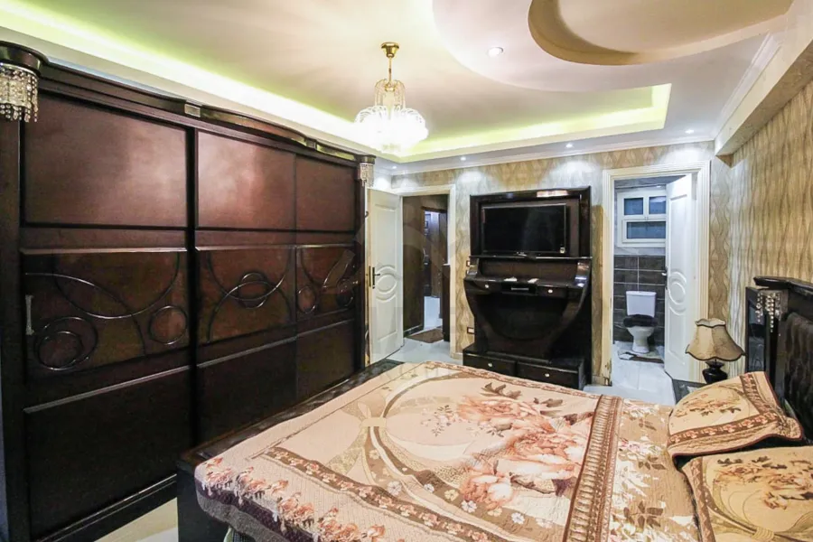 شقة للبيع 215 م سابا باشا (ش خليل مطران)