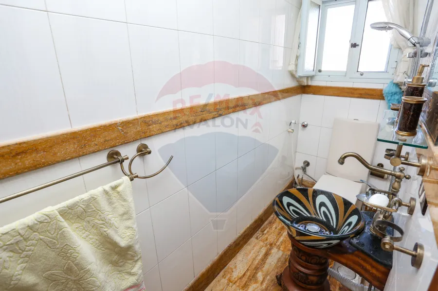 شقه تربلكيس للبيع 735 م  جليم ( خطوات من البحر )