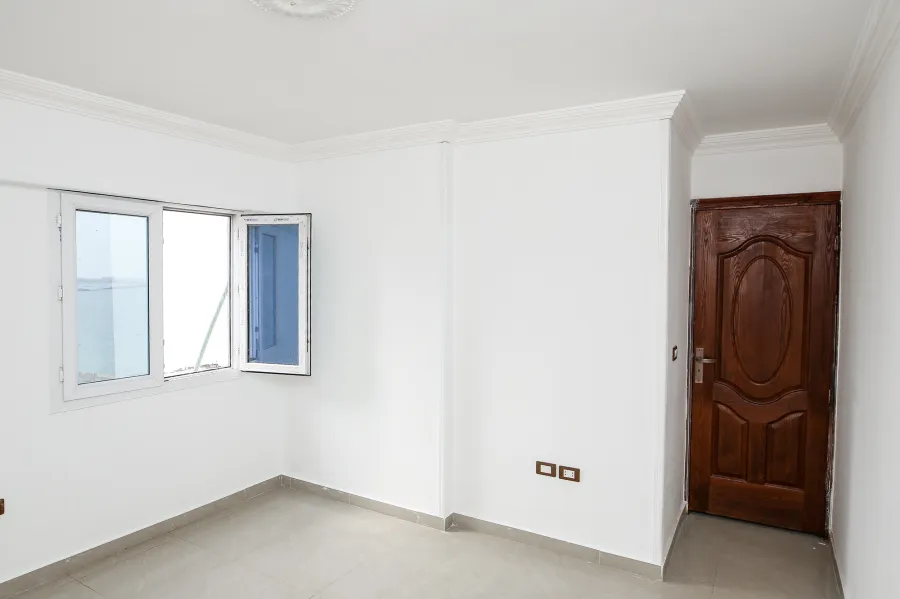 شقة للإيجار180م الإبراهيمية (على البحر مباشرة)