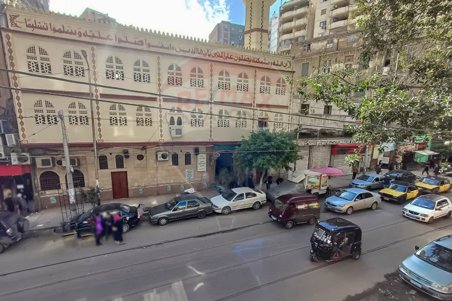 ميزان للإيجار 100 م محرم بك (ش بوالينو - على الترام مباشرة)