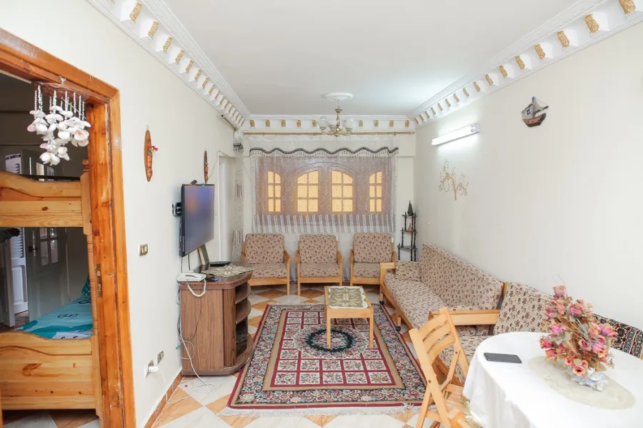 شقة للايجار مفروش 110م ميامي ( 3 نمرة من البحر )