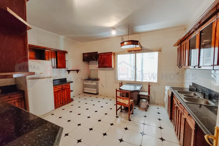 شقة للايجار المفروش 370 م ستانلى (بين البحر والترام)