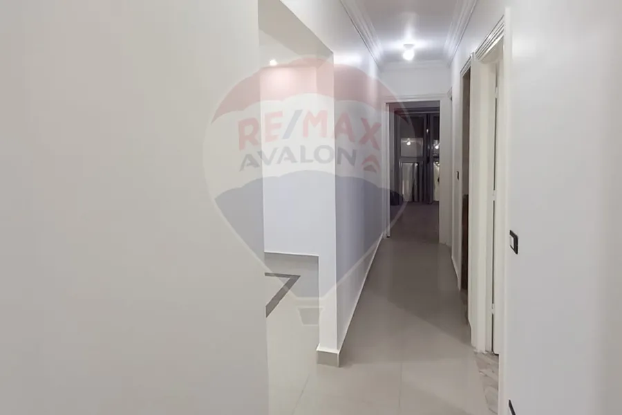 Administrative Unit for rent 130 m Sidi gaber ( Steps from Mostafa Kamel Tram Station)