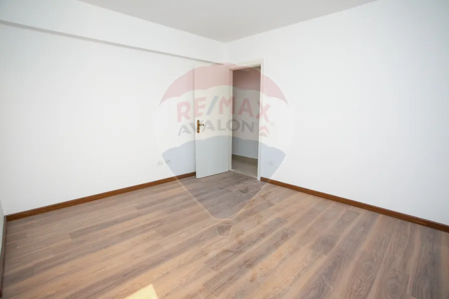 شقة للبيع 199 م سموحة أبراج الصيادلة)