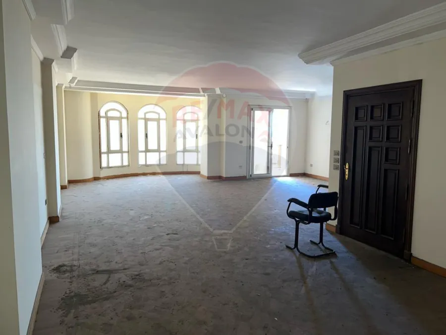 Apartment for sale 275 m Zezinia (steps from Aisha Fahmy Palace)