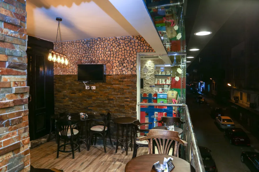 محل و ميزانين للبيع  300 م  السرايا - ( متفرع من طريق الجيش )