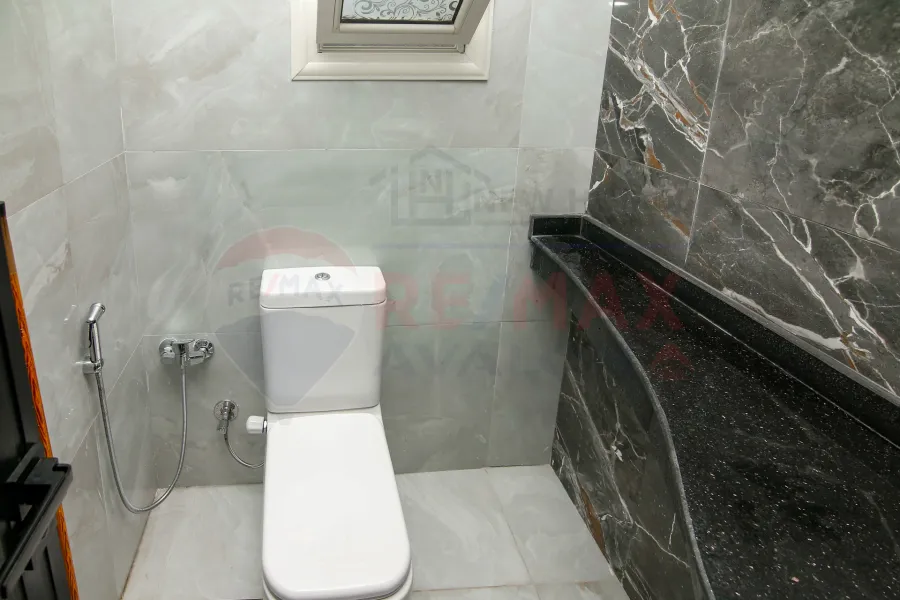 شقة إداري للبيع 175 م الحي اللاتيني (ش فؤاد الرئيسي)