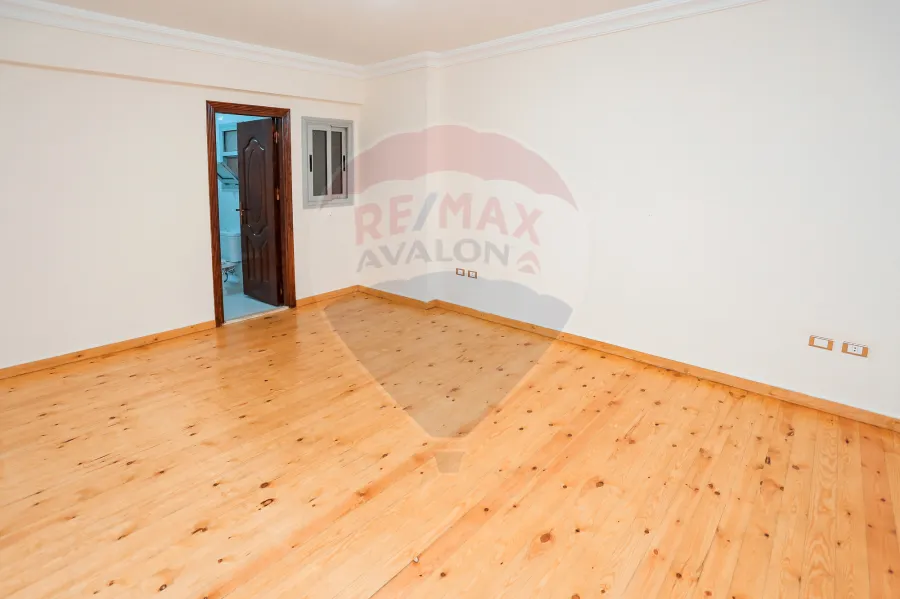 شقة للبيع 195 م ستانلى ( شارع عبد العزيز فهمى )