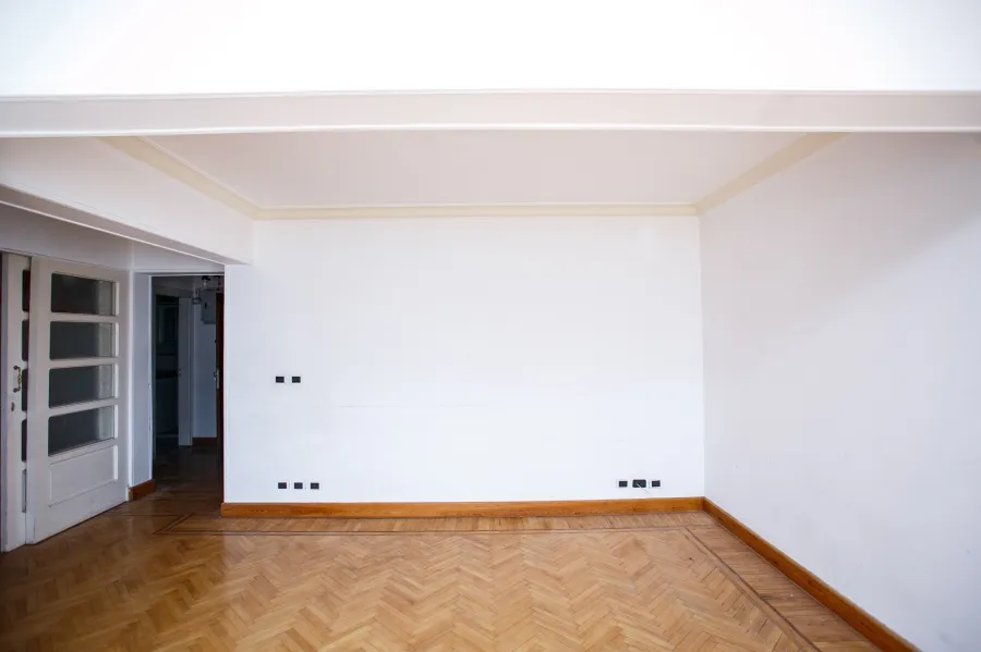 شقة مسجلة للبيع 123 م لوران (على البحر مباشرة)