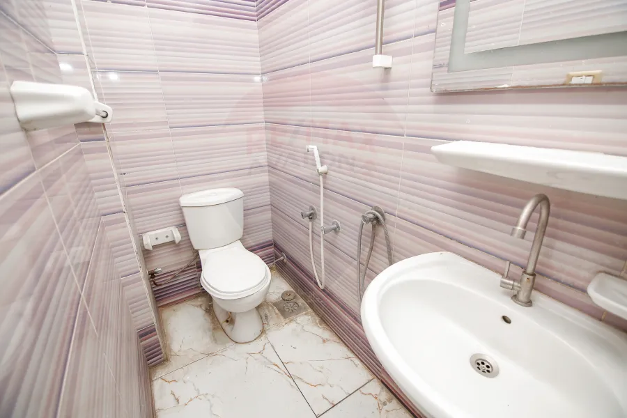 محل للبيع 300 م جليم (طريق الحرية)