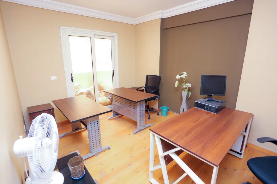 شقة مفروش إدارى للايجار 225 م سموحة (ش فوزى معاذ الرئيسي)