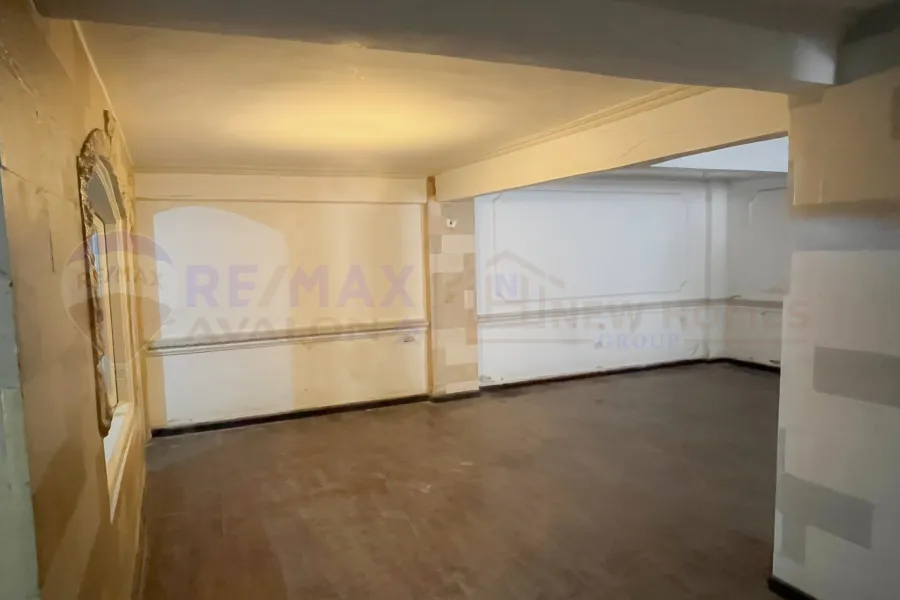 محل للبيع 160 م جناكليس (خطوات من ش ابو قير)