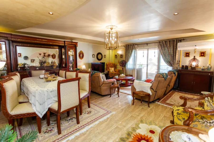 شقة للبيع 204 م سموحه (انطونيادس سيتي)