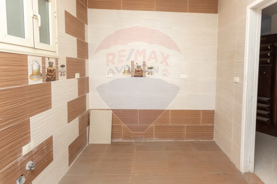 Administrative apartment for sale 163 m Camp Shizar (Main Port Said St.- Brand Building)