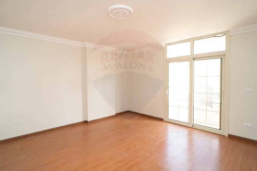 شقة للايجار 235 م سبورتنج (ش ابو قير)