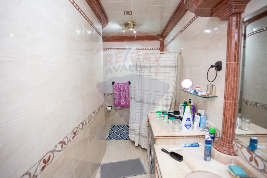 شقة للبيع 170 م السرايا (علي البحر مباشرة)