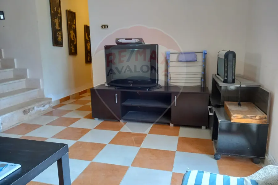 شاليه للبيع (جامعة الدول) 130م + 130م روف