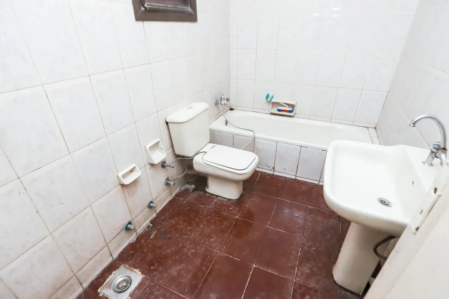 حضانة للبيع 400 م لوران ( ش أبو قير مباشرة - خطوات من ش شعراوى )