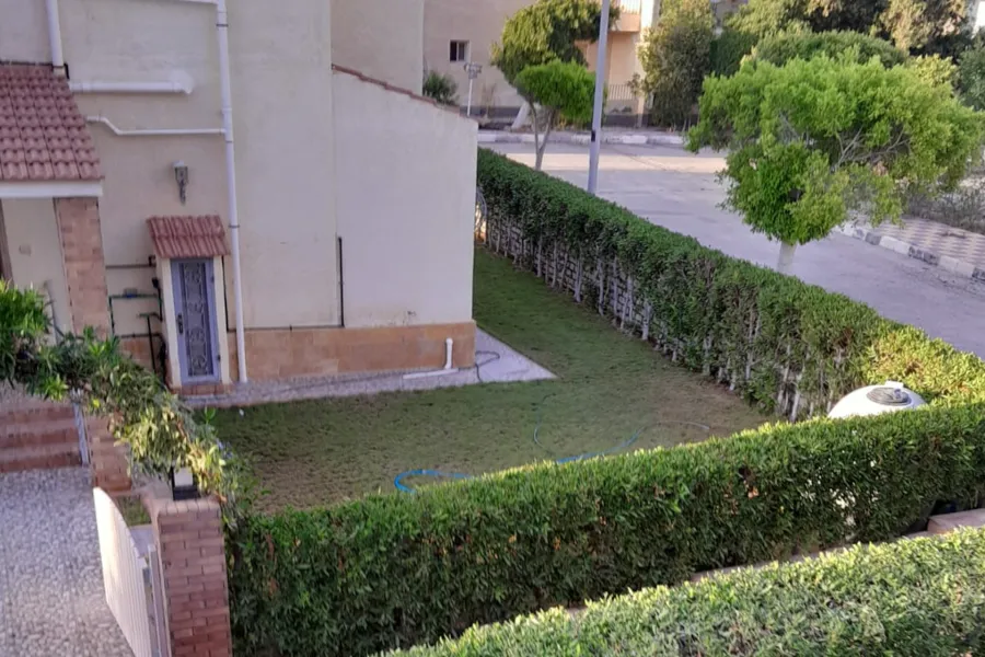 فيلا توين هاوس للبيع (قرية المهندسين الجامعيين) 330 م