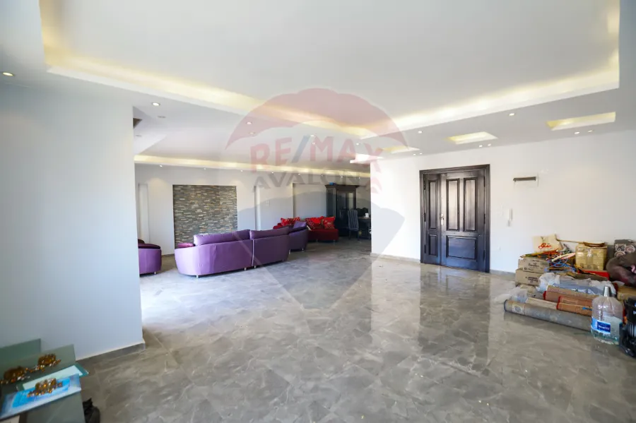 شقة للبيع 250 م رشدي (ش إبراهيم حلمي)