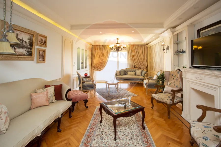 Apartment for sale 305 m Sporting (Omar Lotfy St)