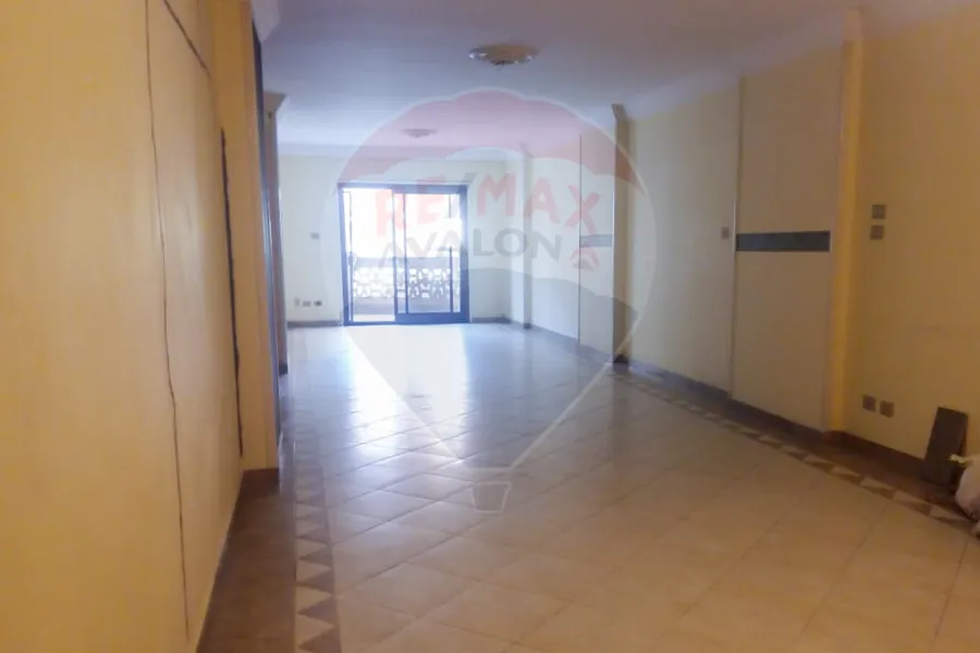 شقة للبيع 186 م سيدي بشر (ش العيسوي )