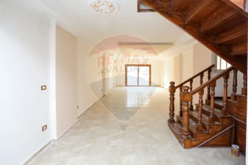 دوبلكس للإيجار  300 م سموحة (ش بهاء الدين الغتوري - خطوات من فوزي معاذ)