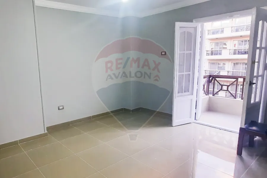 شقة للايجار 180 م سموحة (ش الريادة)