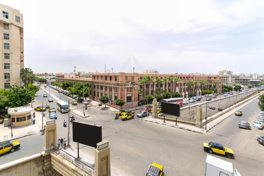 شقة للبيع 250 م الشاطبي (علي الترام مباشرة - خطوات من البحر)