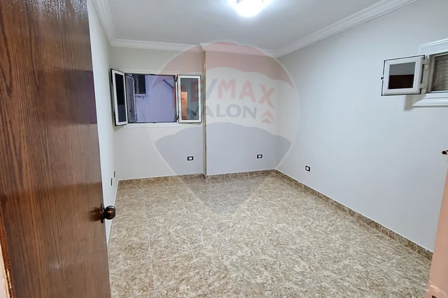 شقه للبيع  135 م ميامى (ش العيسوى)