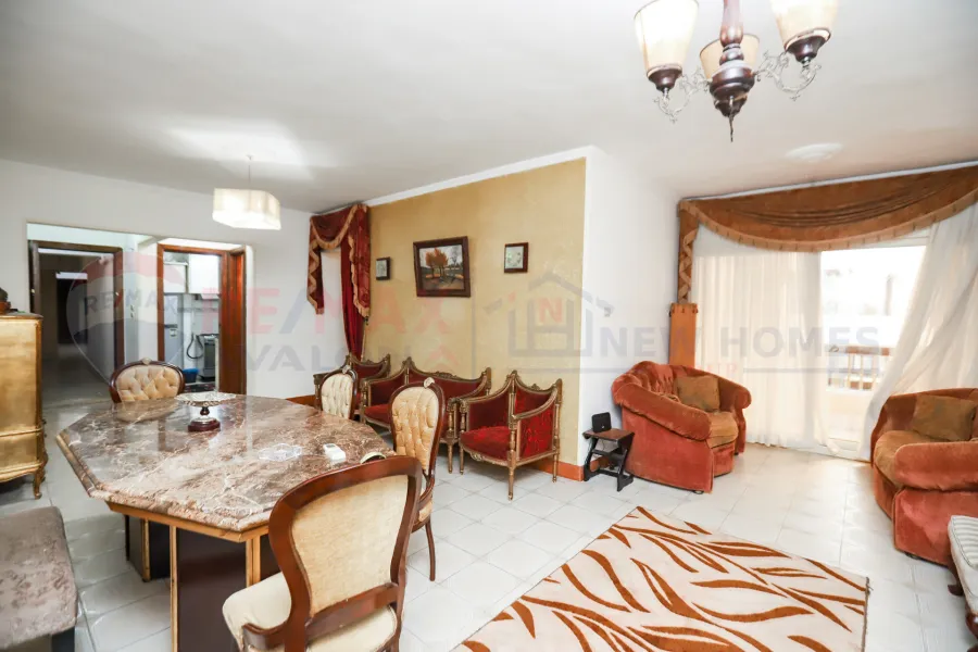 شقة للبيع 135 م ستانلي ( صف اول بحر )