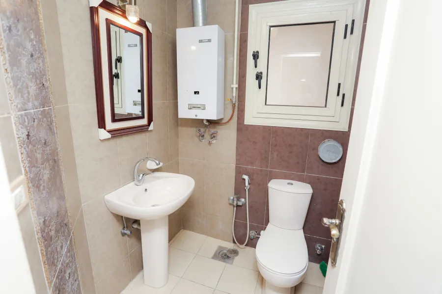 شقة مفروش إدارى للايجار 225 م سموحة (ش فوزى معاذ الرئيسي)