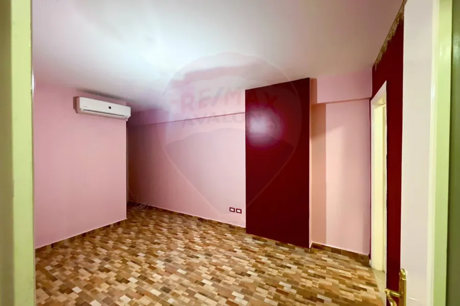 شقة للايجار 120 م  صافى ثروت (ش عبد الحميد الديب)