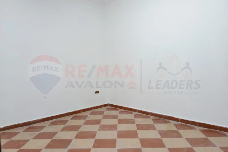 مقر اداري للايجار 140 م جناكليس (ش ابو قير)