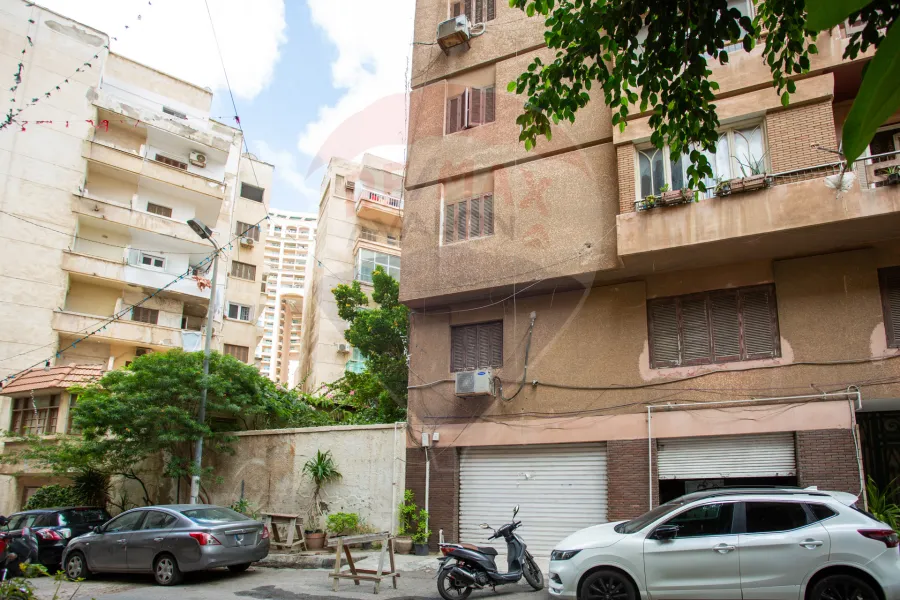 شقه إداري للإيجار 225 م سان ستيفانو (خطوات من الترام )-