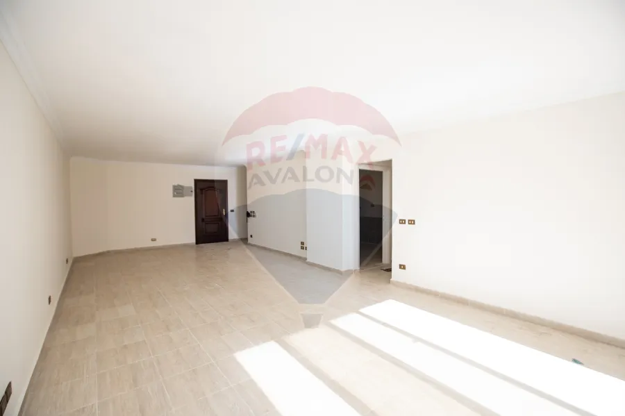 Apartment for rent 235 m Stanly (Directly on the sea )