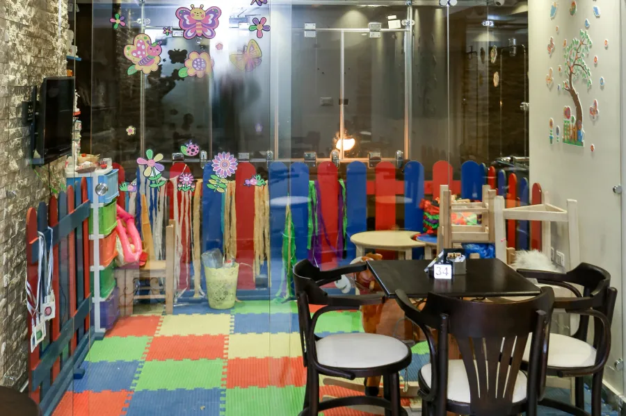 محل و ميزانين للبيع  300 م  السرايا - ( متفرع من طريق الجيش )