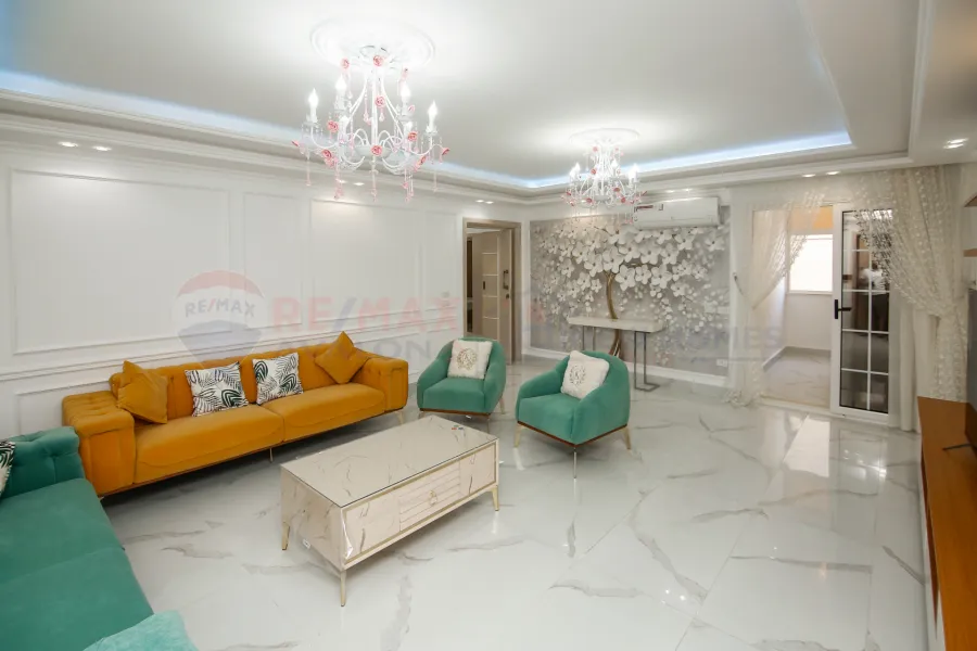 Apartment for sale 190 m Al-Mamoura ( steps from the sea )