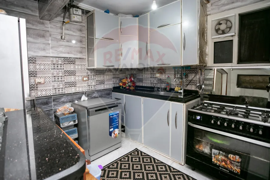 شقة للبيع 100 م سيدي بشر (خطوات من فندق الهيلتون)