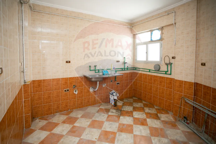 شقة للبيع 212 م سابا باشا (شارع مصطفي ابو هيف)