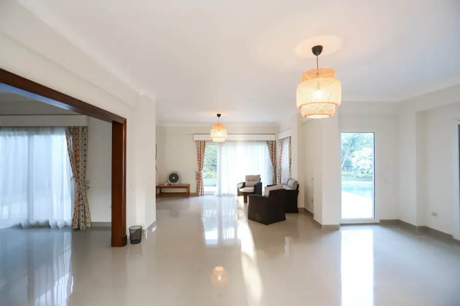 فيلا مرخصة ومسجلة للبيع 650م كينج مريوط (كومباوند 8)