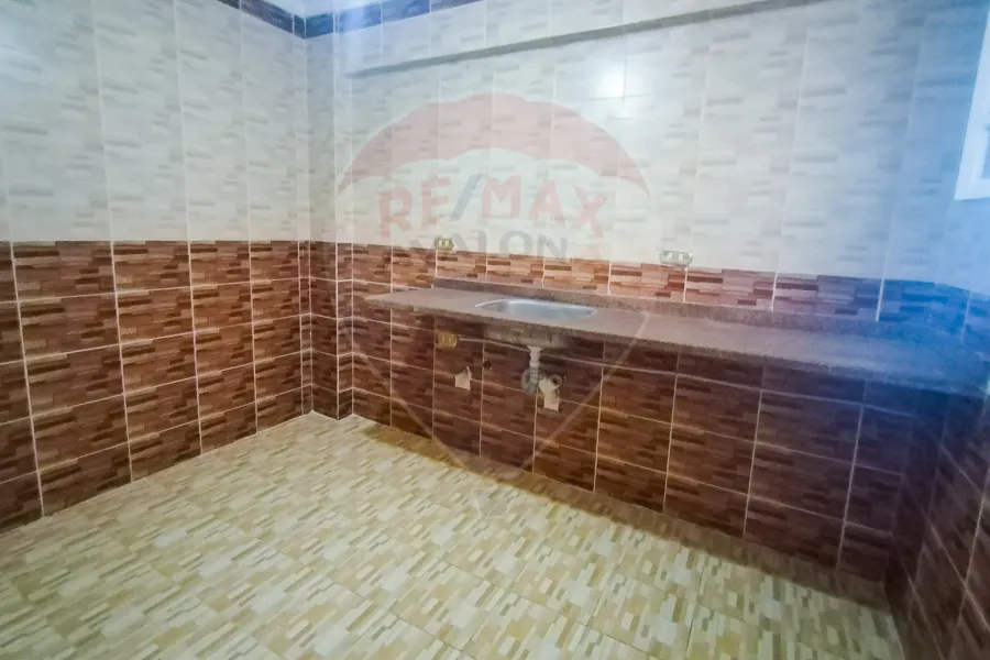 شقة للبيع 140 م سيدي بشر (خطوات من ش جمال عبد الناصر والعيسوي)