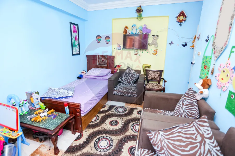 شقه للبيع 96 م كامب شيزار (خطوات من شارع كلية الهندسه)